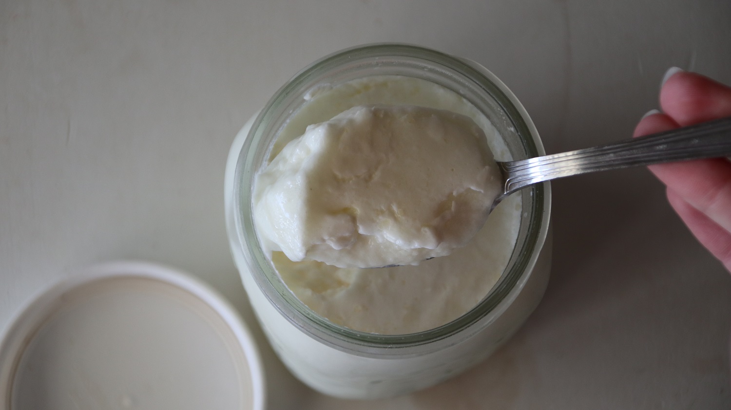 Easy Homemade Yogurt in the Instant Pot :: GAPS Intro, keto